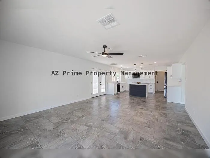 10251 N 53rd Ave — Photo 11