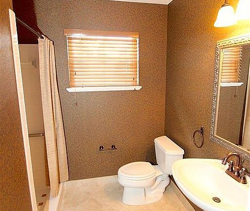 Bathroom 3 (downstairs)