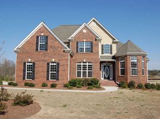 430 Nora Dr, Fayetteville, GA 30214