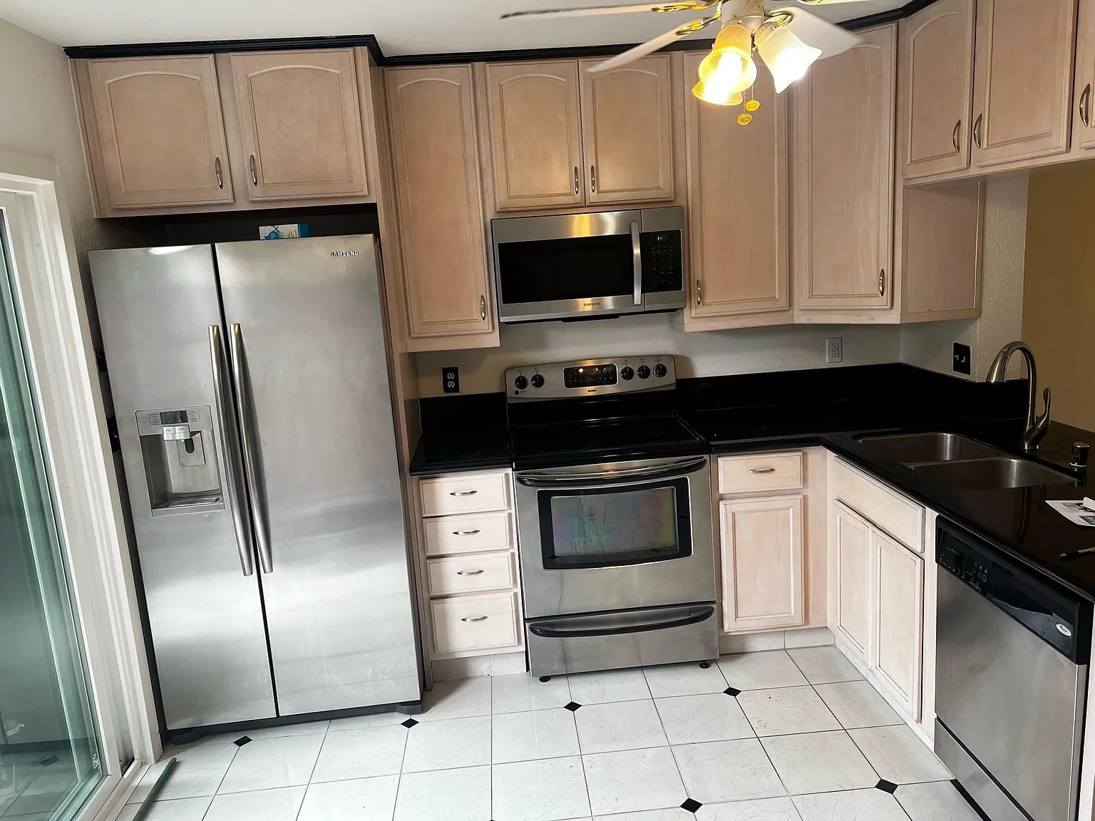 2 bed, 898 sqft, $2,645 — Photo 4