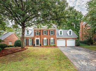 1207 Matthews Plantation Dr, Matthews, NC 28105