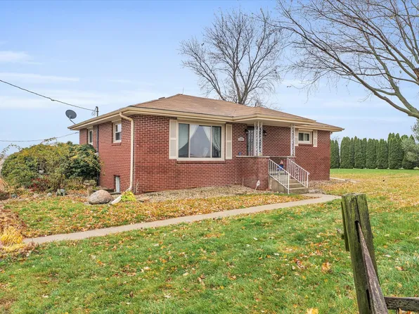 506 W Center St, Bellflower, IL 61724