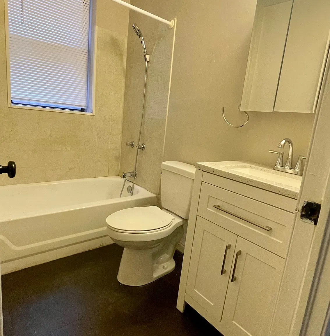 1 bed, 900 sqft, $1,150 — Photo 4