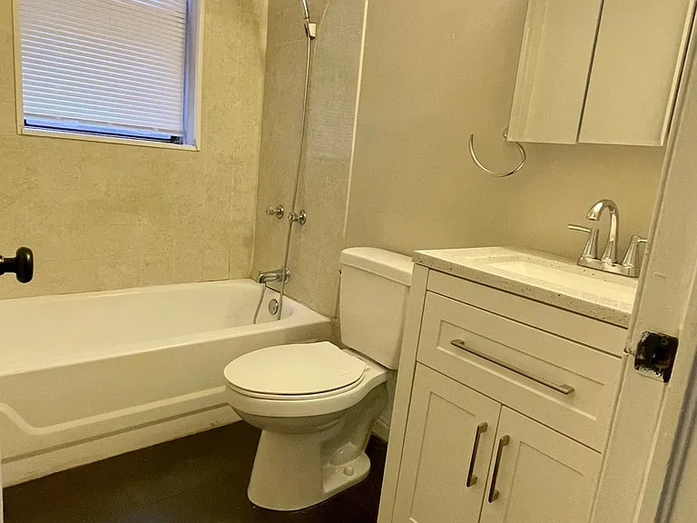 4117 Lafayette Ave #2W — Photo 4