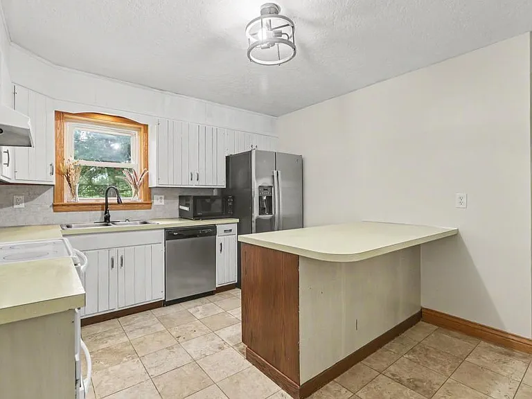 136 Brookside Ave — Photo 7