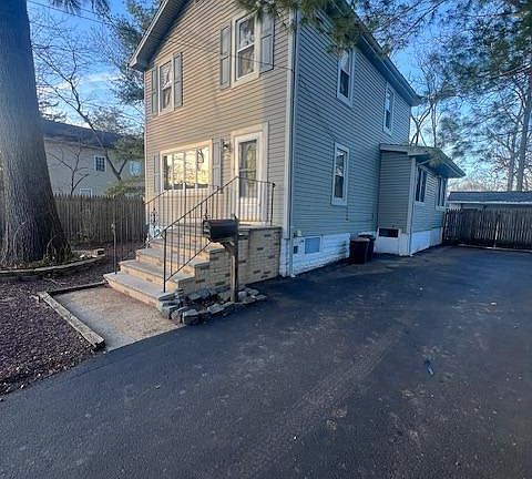 5th image of 8 Newark Ave