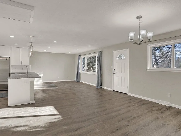 817 Westmoor Dr — Photo 5
