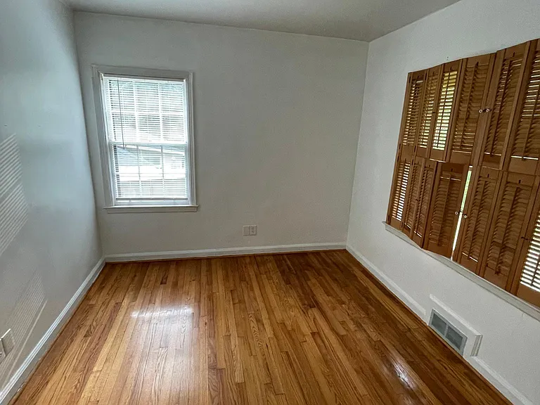 1128 McConnell Dr — Photo 5