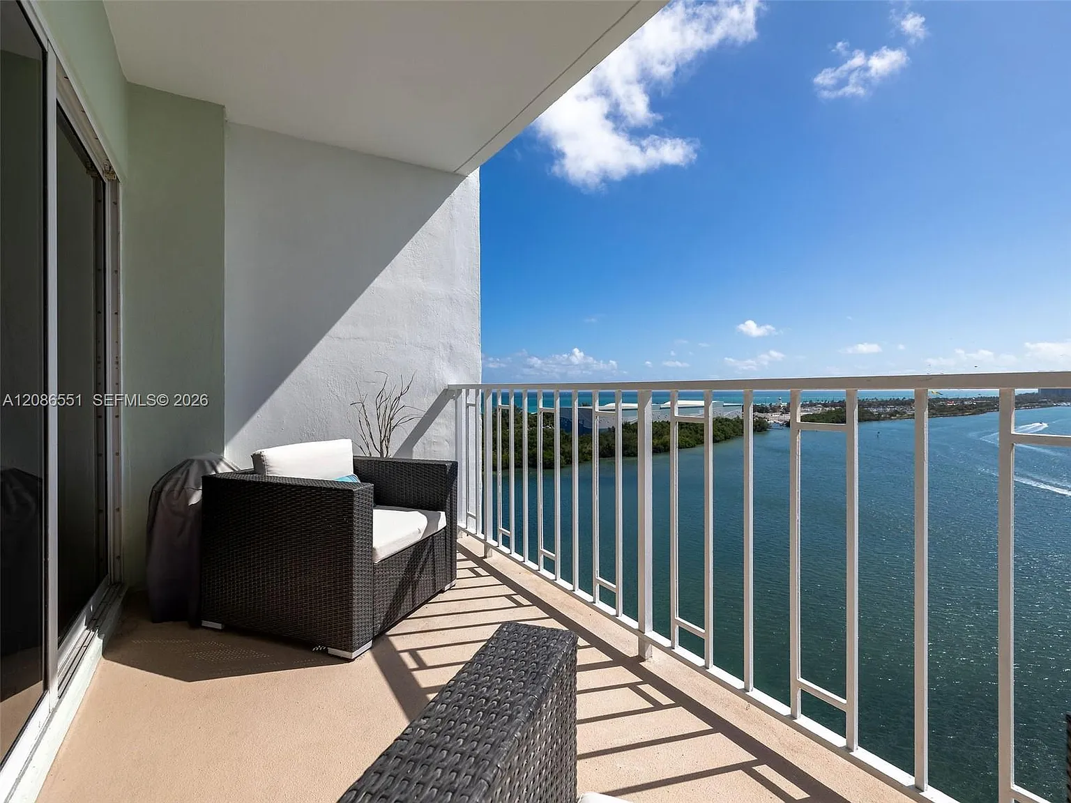 Arlen House West Condo — Photo 2