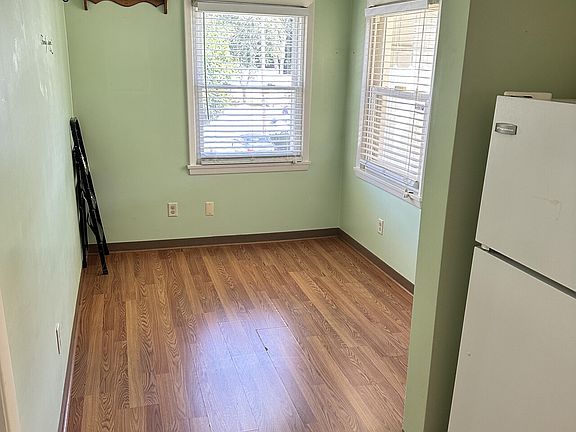 4th image of 364 Indiana Ave