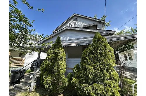9535 Nelson Ave Photo 1