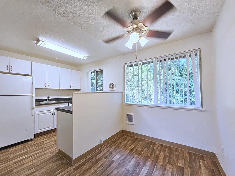Riverside Villa — Photo 24