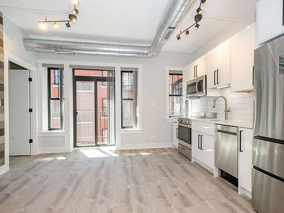 2nd image of 7645 N Sheridan Rd #209