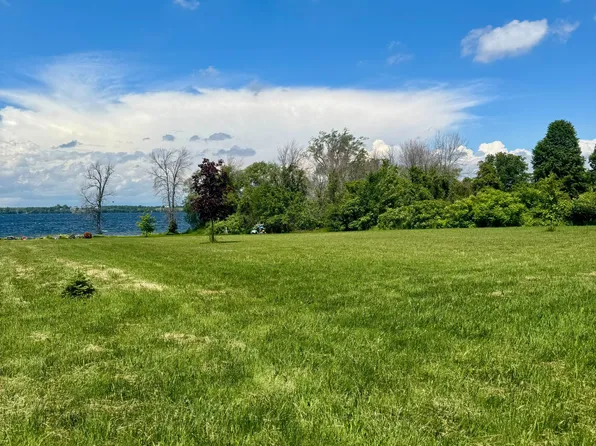 33 Prinyers Cove Cres, Prince Edward County, ON K0K 2T0