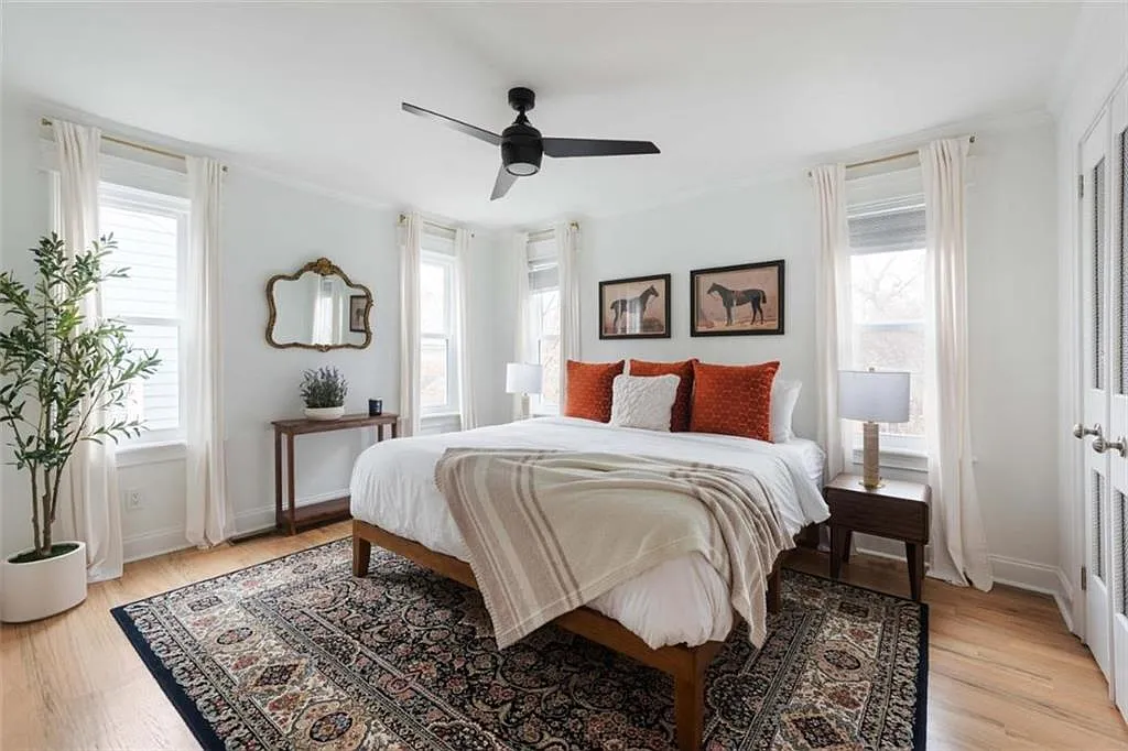 2 bed, 2.0 bath, 1200 sqft, $5,500 — Photo 3