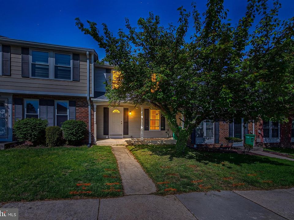 1st image of 15628 Mews Ct