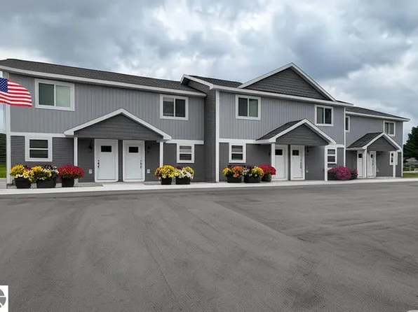 3792 Woodgate Dr, Traverse City, MI 49686