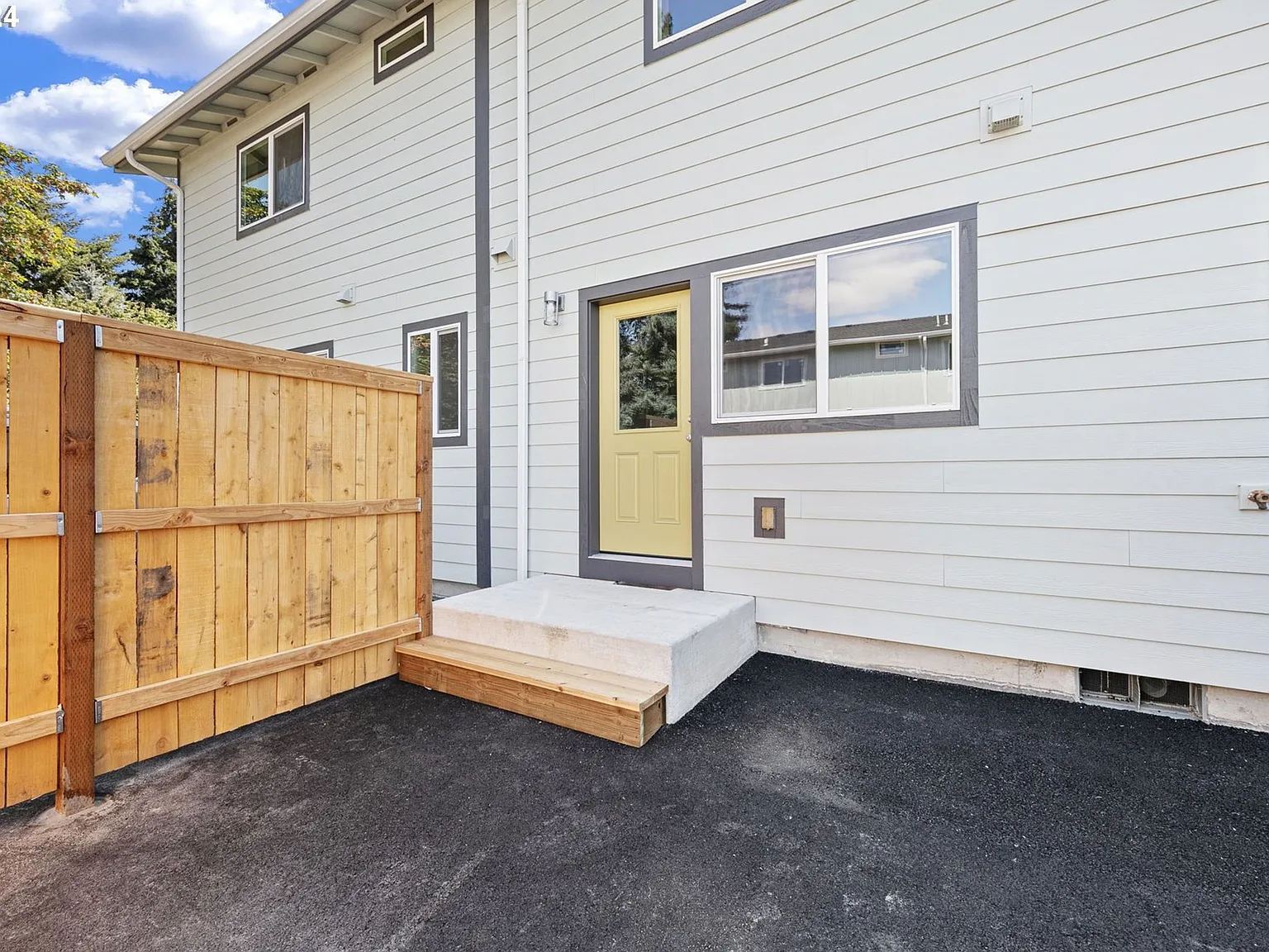 2 bed, 1.5 bath, 1330 sqft, $1,900 — Photo 2