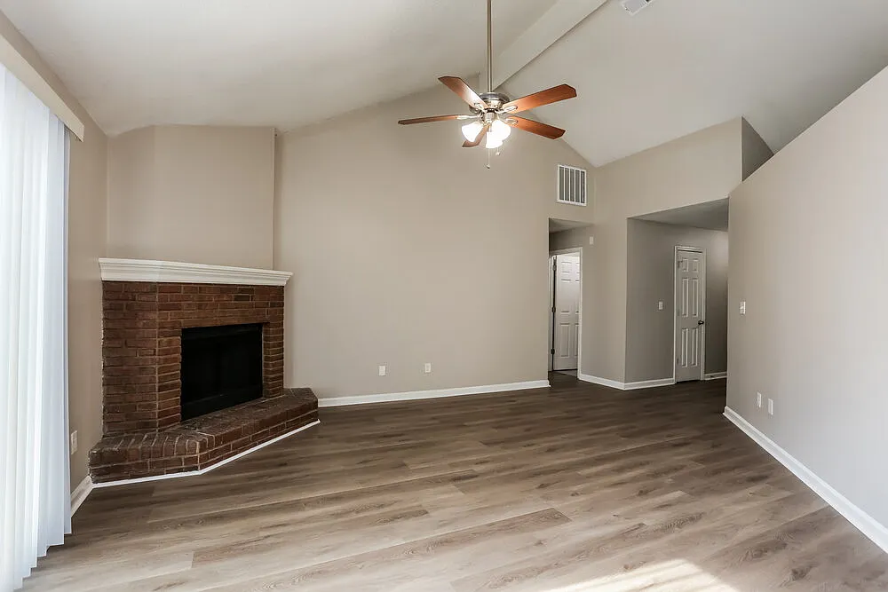 3 bed, 2.0 bath, 1729 sqft, $2,660 — Photo 4