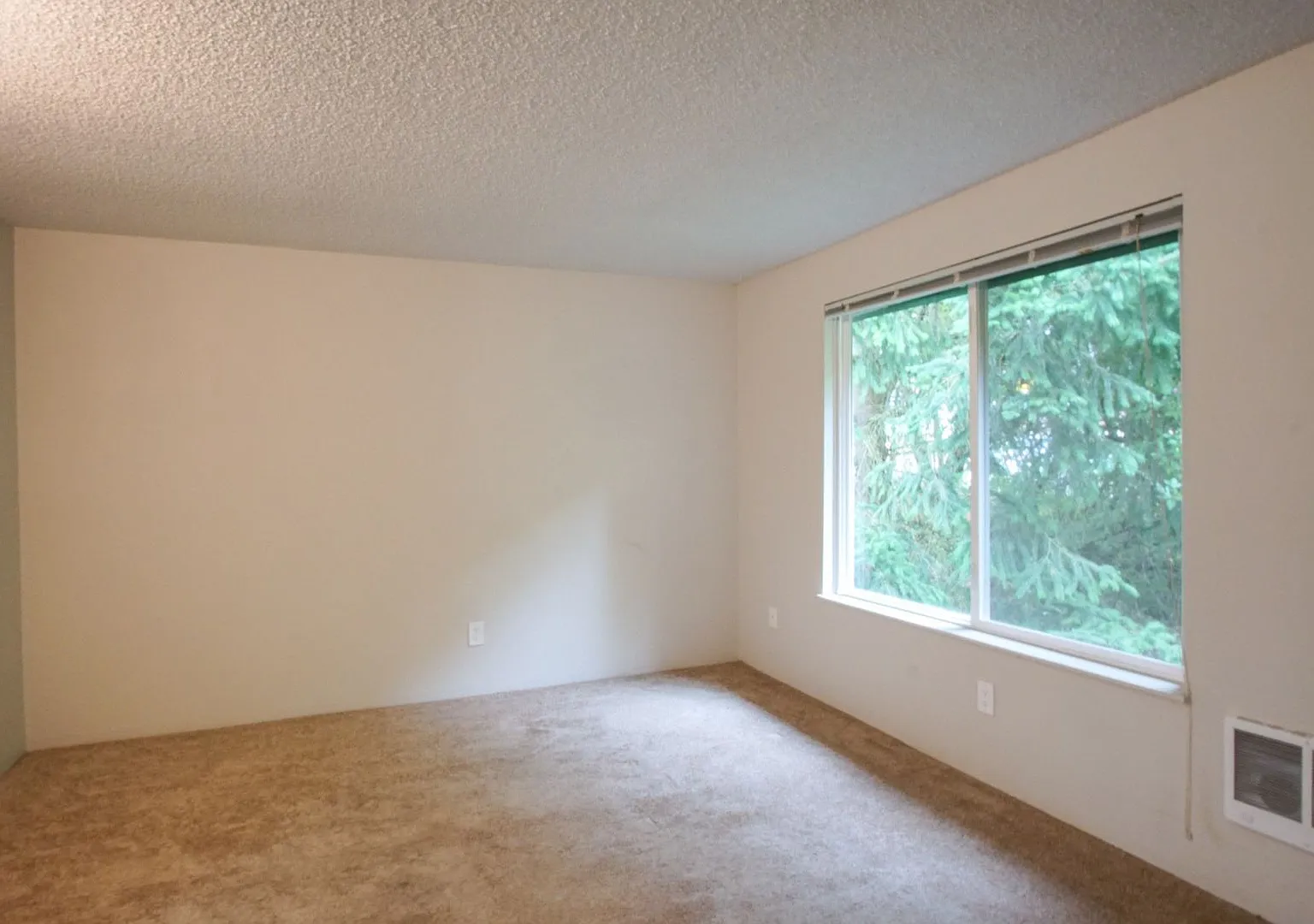 Great 1Bdr Multnomah Village Ready Soon w NEW Flooring! — Photo 3