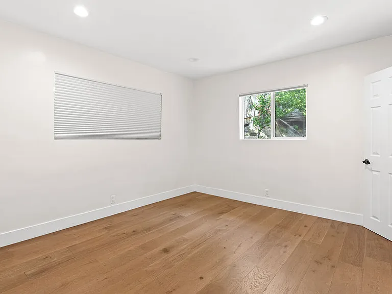 21817 Providencia St — Photo 7