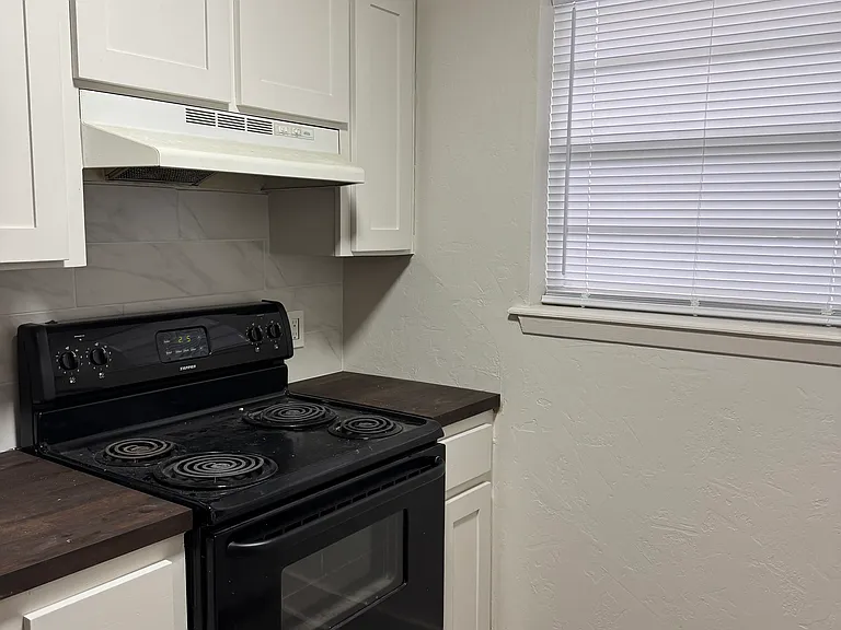 1711 Shely St #B — Photo 5