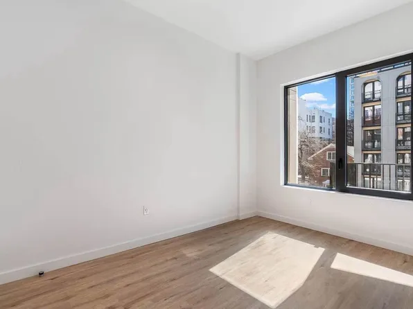 161 Lenox Road image 4 of 10