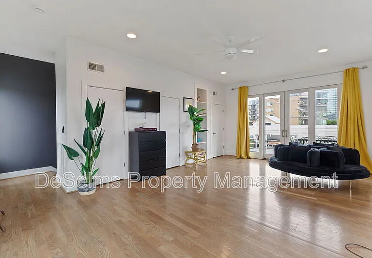 807 13th Ave S — Photo 26
