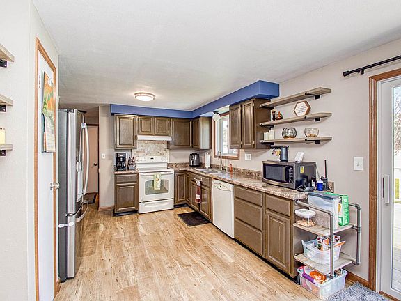 5th image of 590 Ridge Avenue
