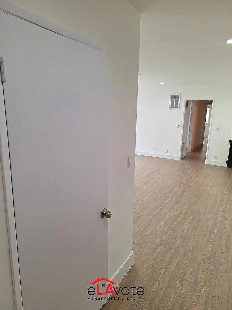 2 bed, 2.0 bath, 1200 sqft, $3,187 — Photo 4