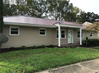 109 Fairview Dr, Hurricane, WV 25526