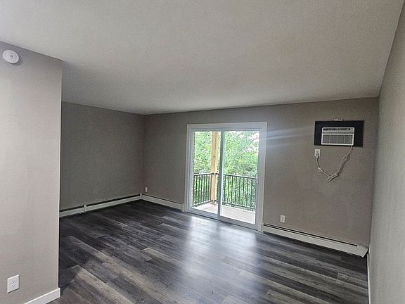 3rd image of 1710 Elder St APT 204