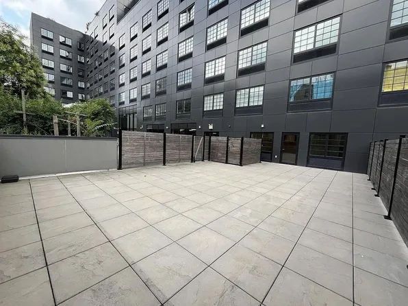 555 Waverly Avenue image 7 of 24