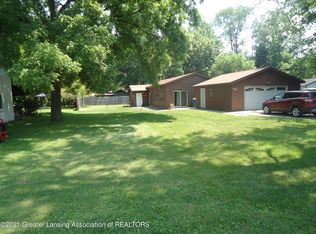 426 S Adams St, Bellevue, MI 49021