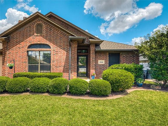 2nd image of 13024 Cloverleaf Ln