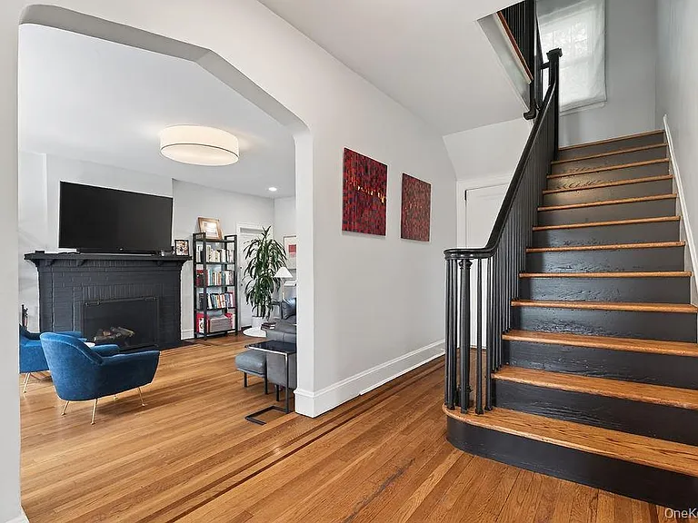 33 Lynwood Rd — Photo 2