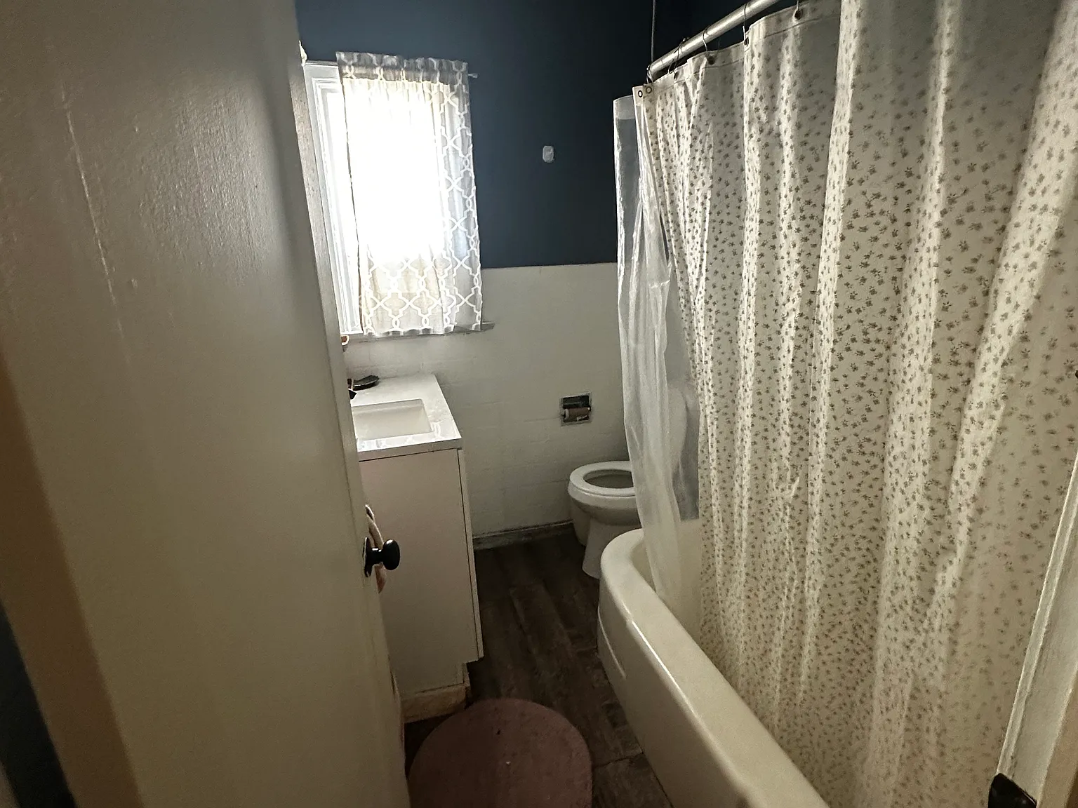 3 bed, 1600 sqft, $1,600 — Photo 2