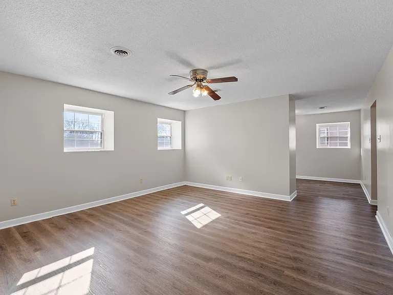 Silver Birch Apartments — Photo 25