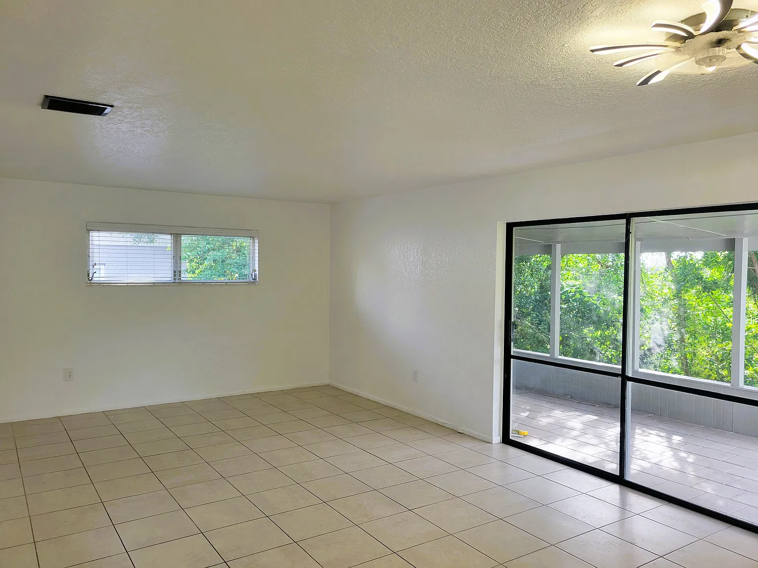 3 bed, 1068 sqft, $1,590 — Photo 2