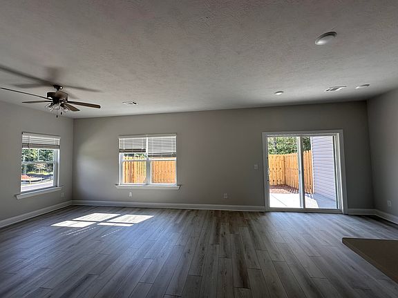 4th image of 709 Endswell Drive #5A