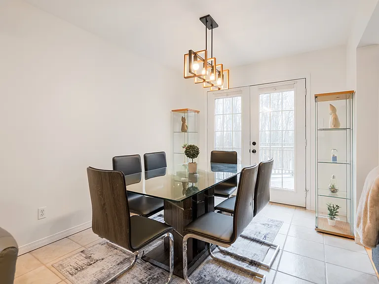 235 Rossmore Ct — Photo 8