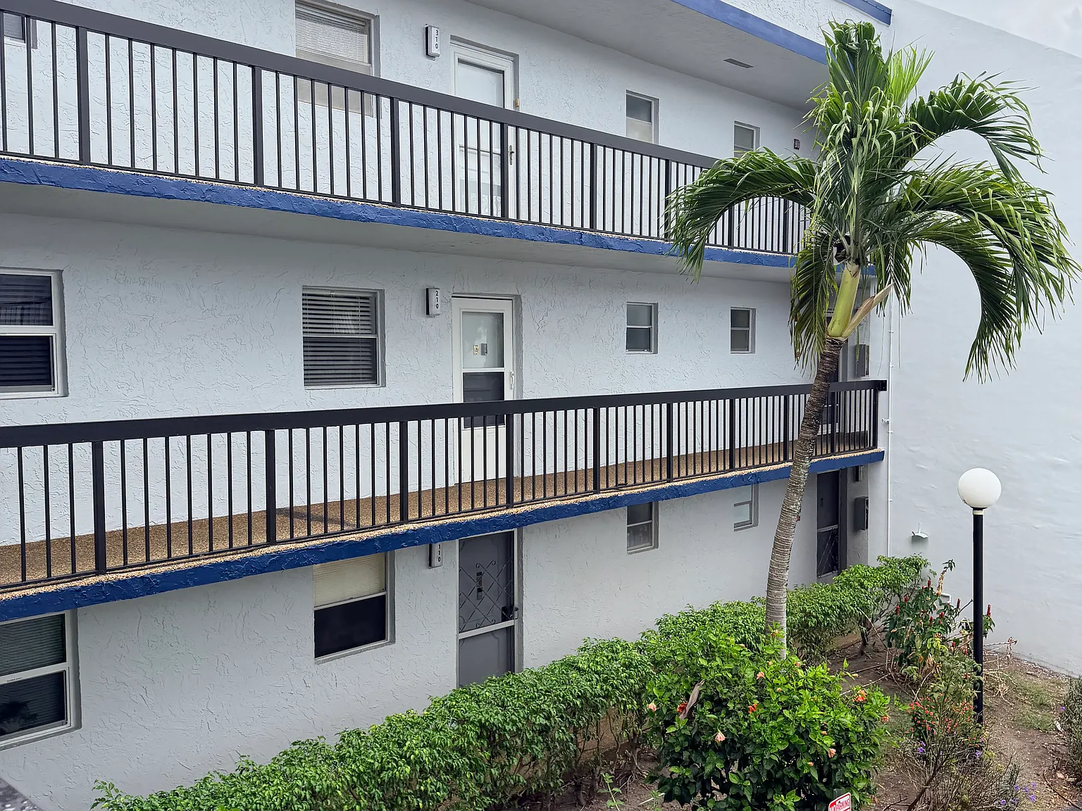 1 bed, 728 sqft, $1,800 — Photo 2