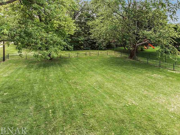 5th image of 223 Fleetwood Dr