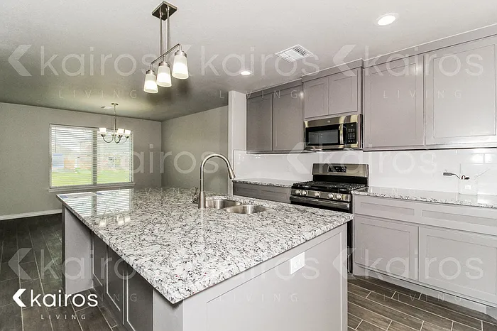 2803 Destin Ave — Photo 3