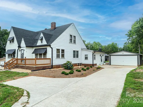 1018 Connelly Springs Rd, Lenoir, NC 28645