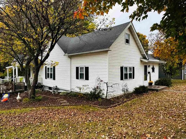 715 SW 1st St, Washington, IN 47501