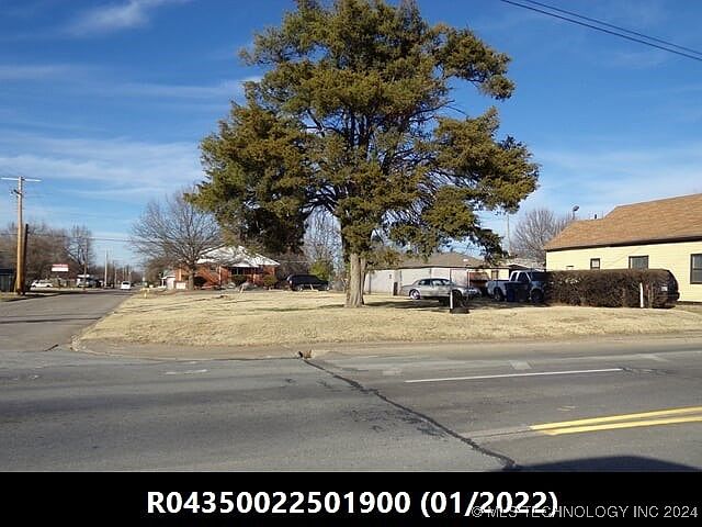 2nd image of 1101 E Pine St N