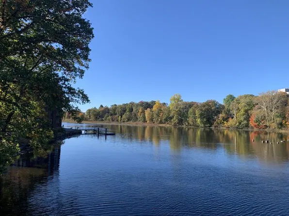 279 Crescent St APT 1, Waltham, MA 02453