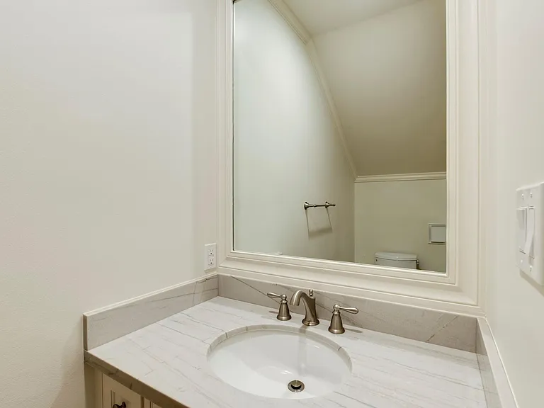 5144 Chevy Chase Dr — Photo 15
