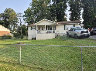 210 Dickenson St, Oak Hill, WV 25901